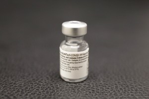 BioNTech “confía” en eficacia de su vacuna frente a variante india del Covid-19