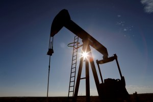 El petróleo de Texas abre con una subida del 0,5 % y alcanzó los 107,59 dólares