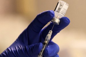 Otro hospital de California en la mira por administrar la vacuna Covid-19 a familiares de sus empleados