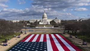 ¿Por qué plantaron miles de banderas frente al Capitolio para la investidura de Biden?