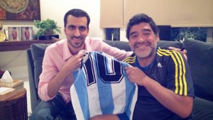 Las historias del traductor de Maradona en Dubai: El día que se “durmió” en una conferencia