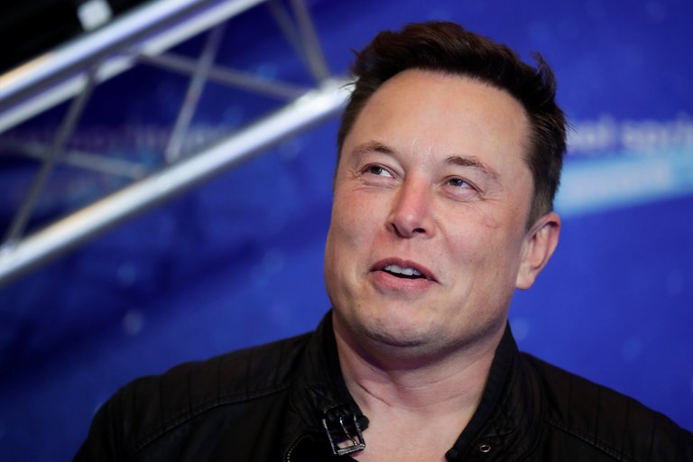 La técnica que usa Elon Musk para descubrir si una persona le miente en una entrevista de trabajo