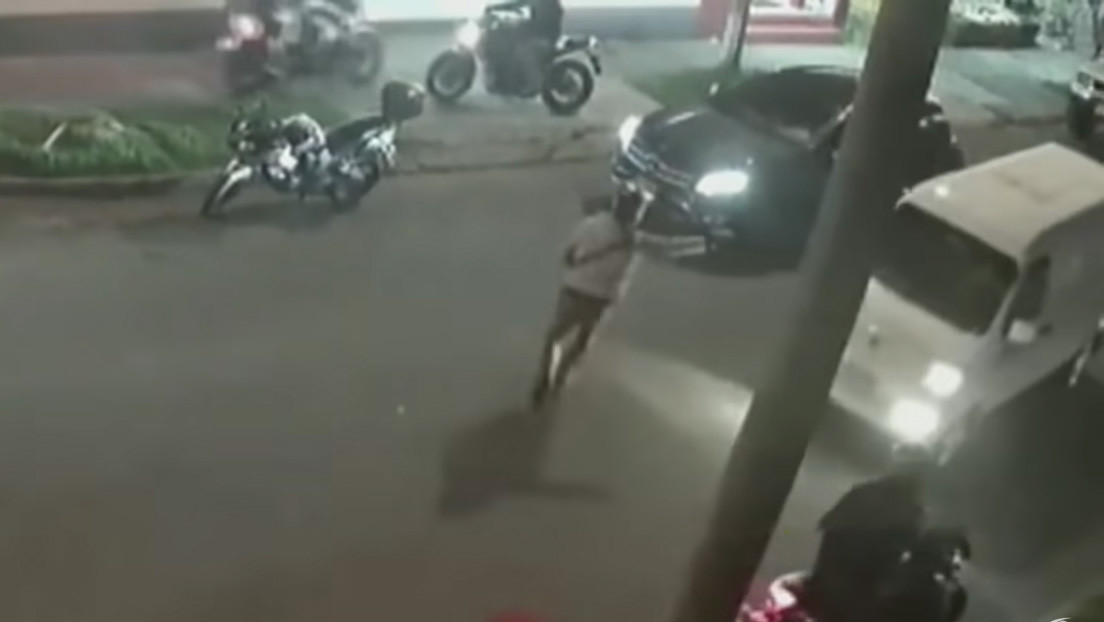Delincuentes intentaron robarse un auto último modelo pero el freno de mano se los impidió (VIDEO)