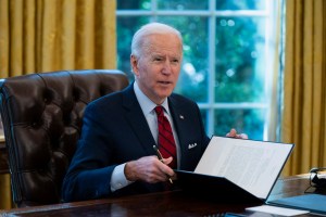 Inmigrantes presionaron a Biden para cambios más rápidos en política a su favor