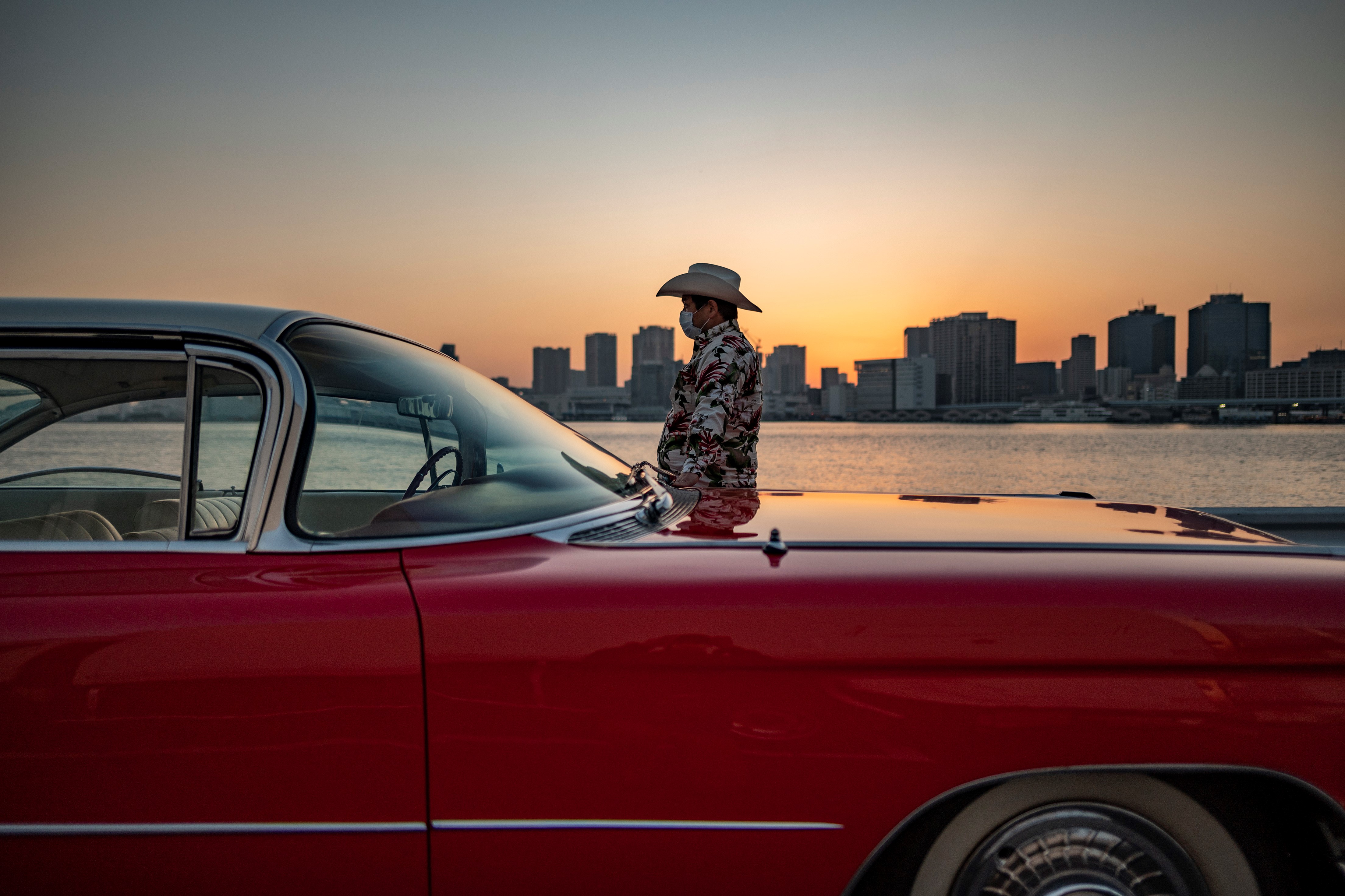 El viejo encanto de los Cadillacs y Chevrolets en las calles de Tokio