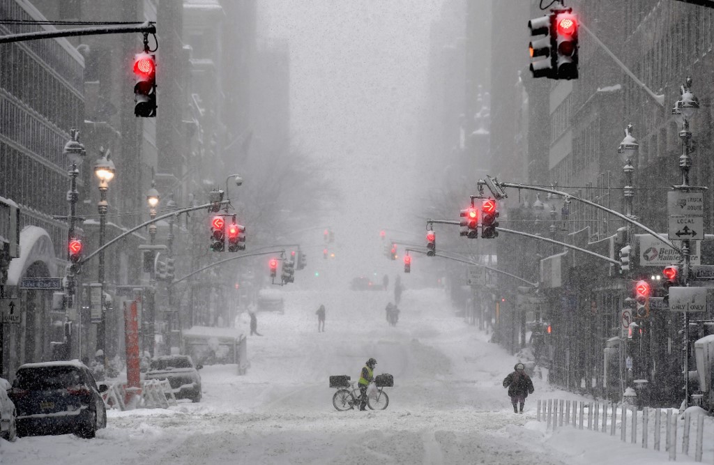 Tormenta invernal afecta a más de 110 millones de residentes de 17 estados en EEUU (video)