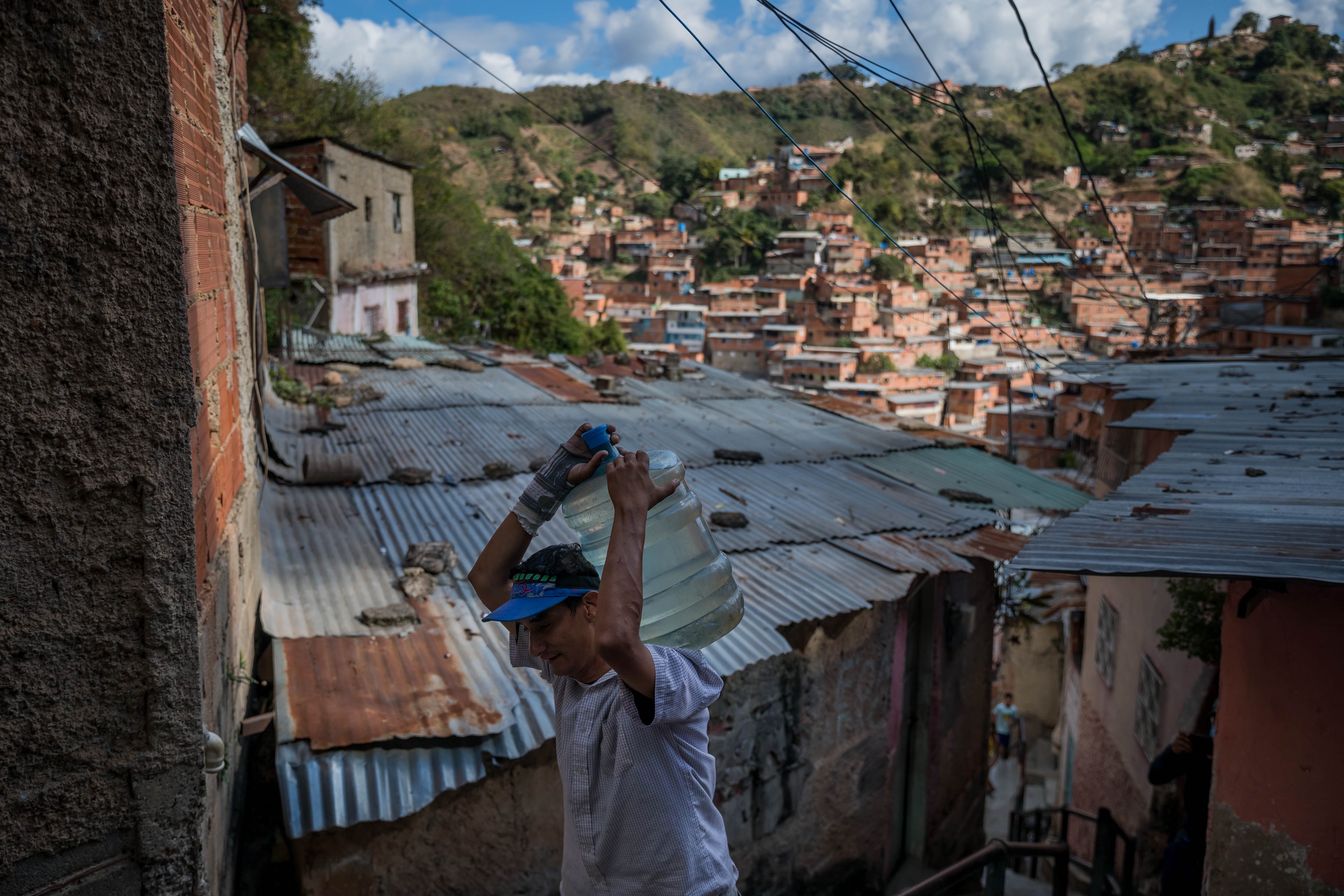 Con o sin Semana Santa los venezolanos viven a diario su propio viacrucis