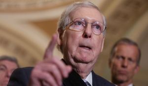 Senador Mitch McConnell sostiene que Trump es responsable del asalto al Capitolio