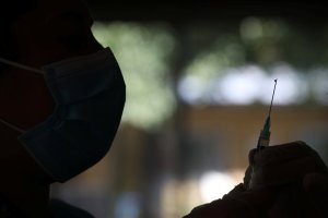 Tráfico de vacunas falsas, el mercado criminal que toma fuerza en América Latina durante la pandemia
