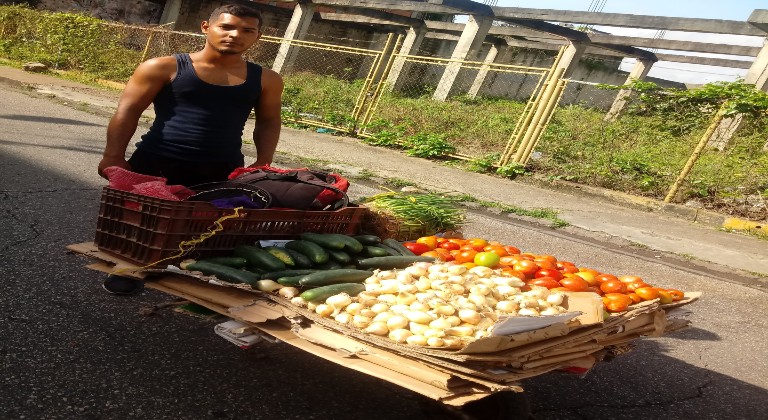 Jóvenes monaguenses buscan sustento en la economía informal