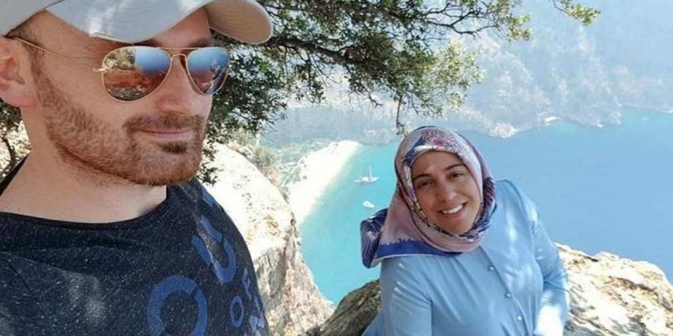 Se tomó una selfie con su esposa embarazada antes de asesinarla para cobrar el seguro