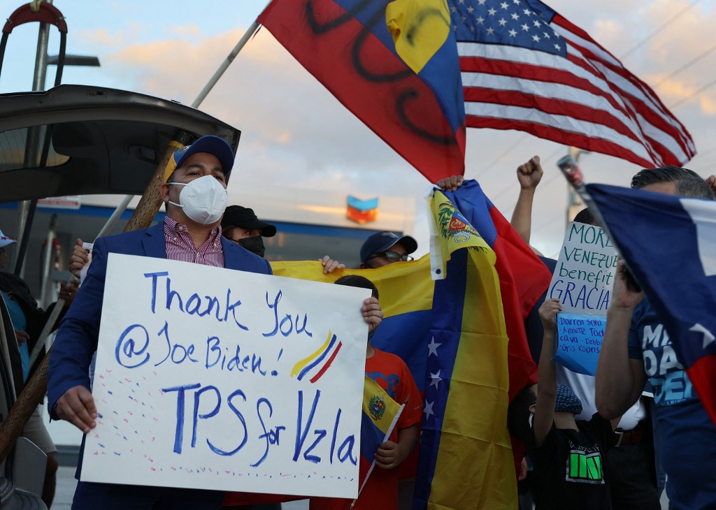 Senador Rick Scott e Ivac Miami piden a venezolanos en EEUU aplicar al TPS