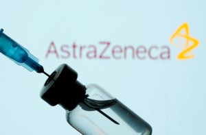 Crecen las interrogantes sobre los posibles efectos secundarios de la vacuna de AstraZeneca