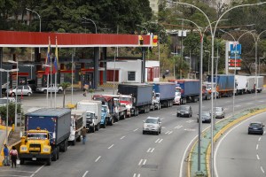 Pdvsa raciona suministro de diésel a transportistas y empeora escasez de combustible (Fotos)