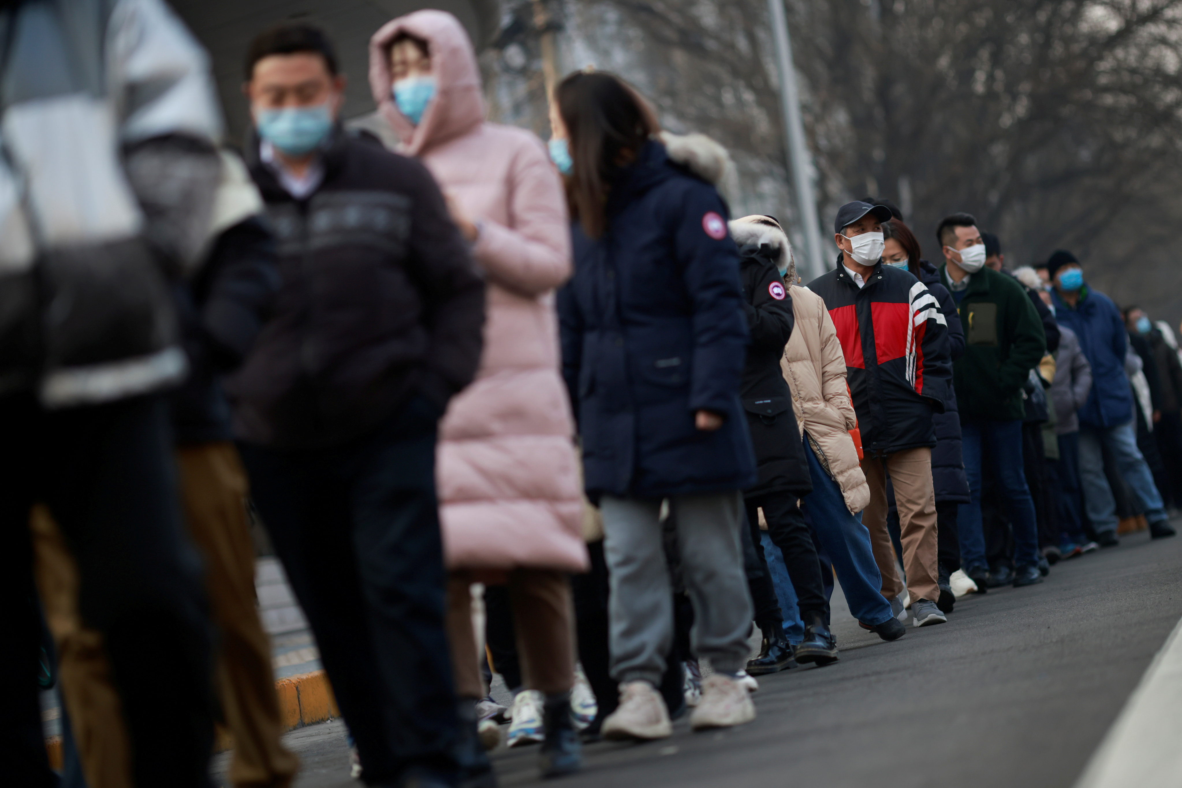 Pekín cierra decenas de estaciones de metro para controlar los contagios por coronavirus
