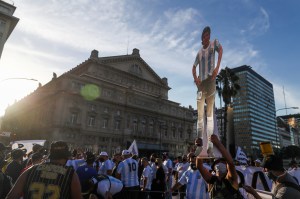 Cientos de argentinos marcharon exigiendo “justicia” por Maradona