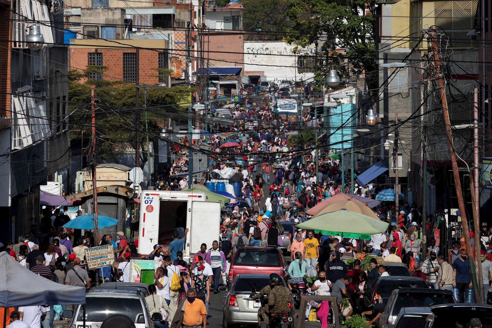 Nuevo impuesto chavista favorecería al mercado informal… y en la creación de una economía paralela