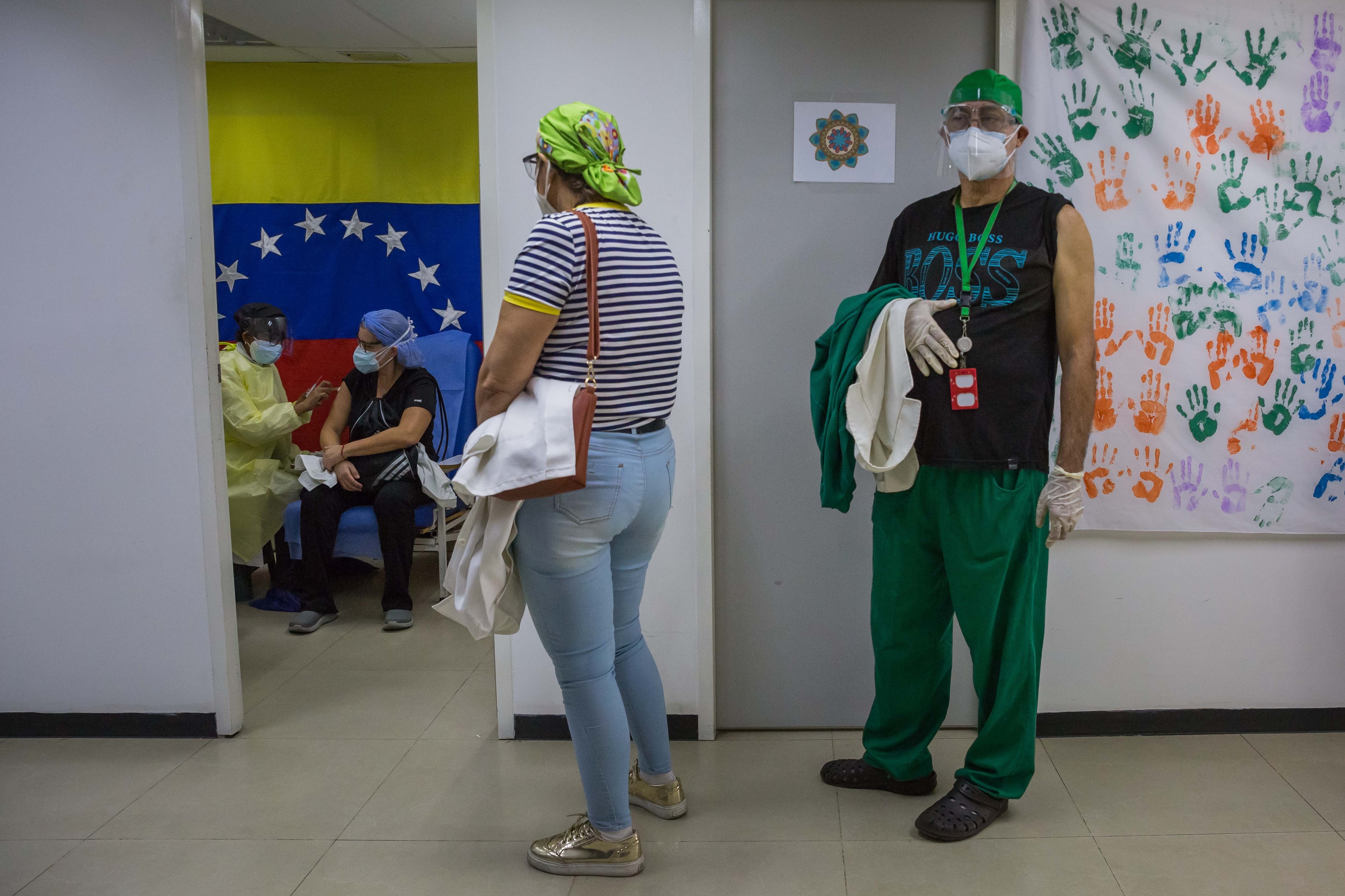 Académicos piden vacunación “rápida” y “sin discriminación” en Venezuela (Comunicado)