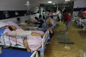 Hospitales colapsados por la pandemia mientras Maduro oculta la verdadera cifra de muertes