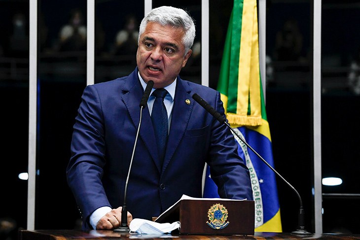 Murió por Covid-19 un senador brasileño que fue importante aliado de Bolsonaro