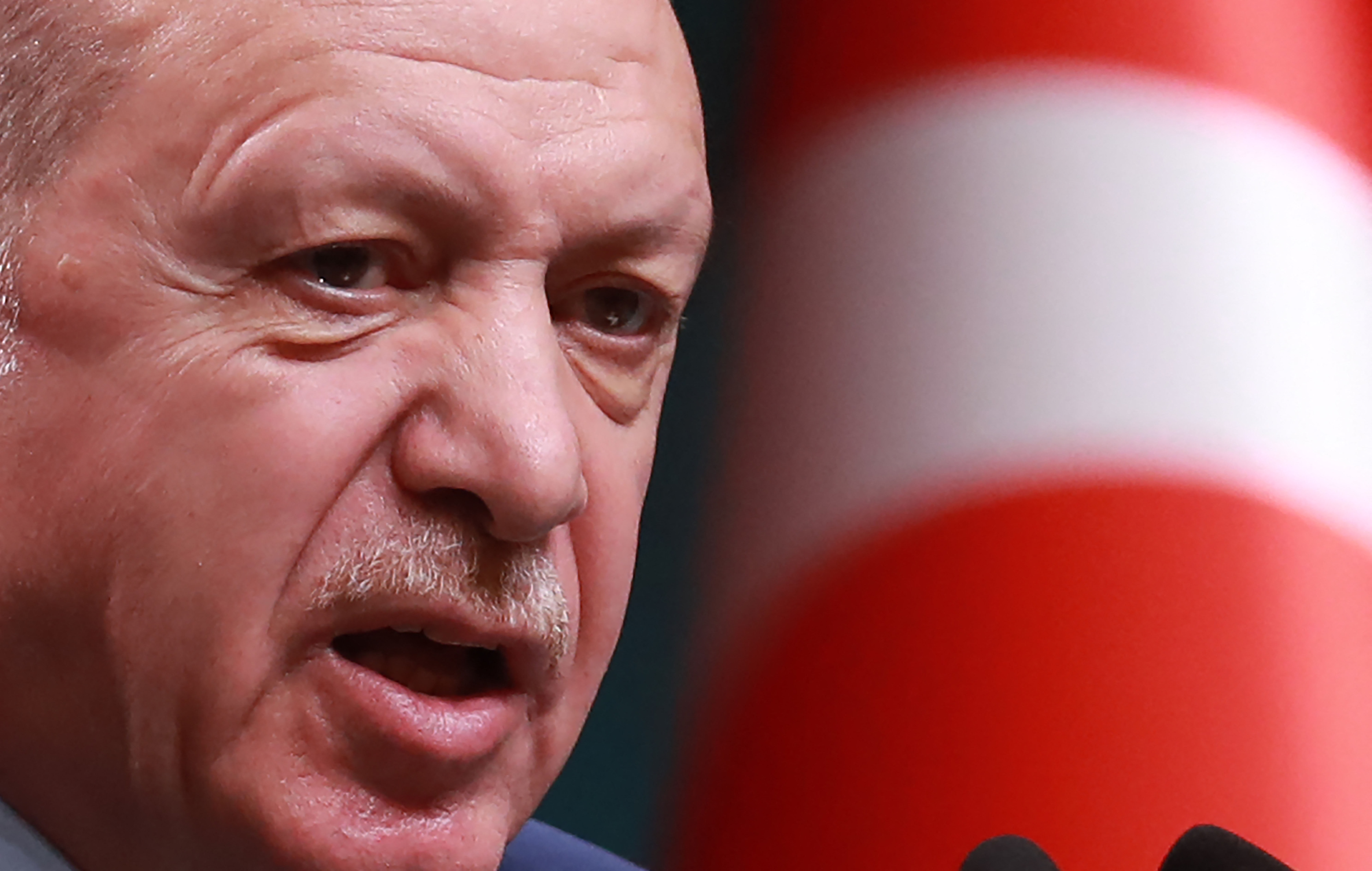 Detuvieron a diez almirantes retirados en Turquía por criticar proyecto de Erdogan