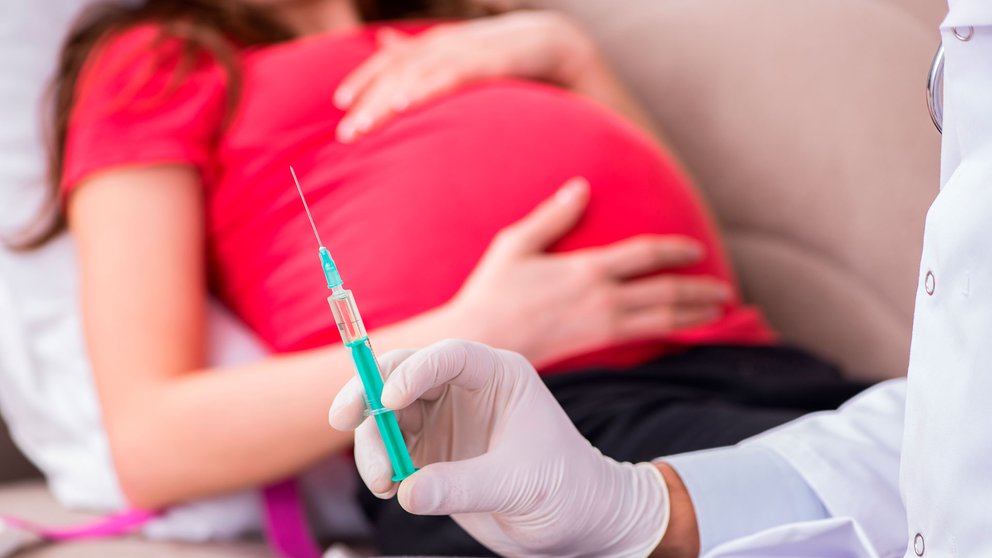 Estudio respaldó el uso de las vacunas Pfizer y Moderna en embarazadas y lactantes
