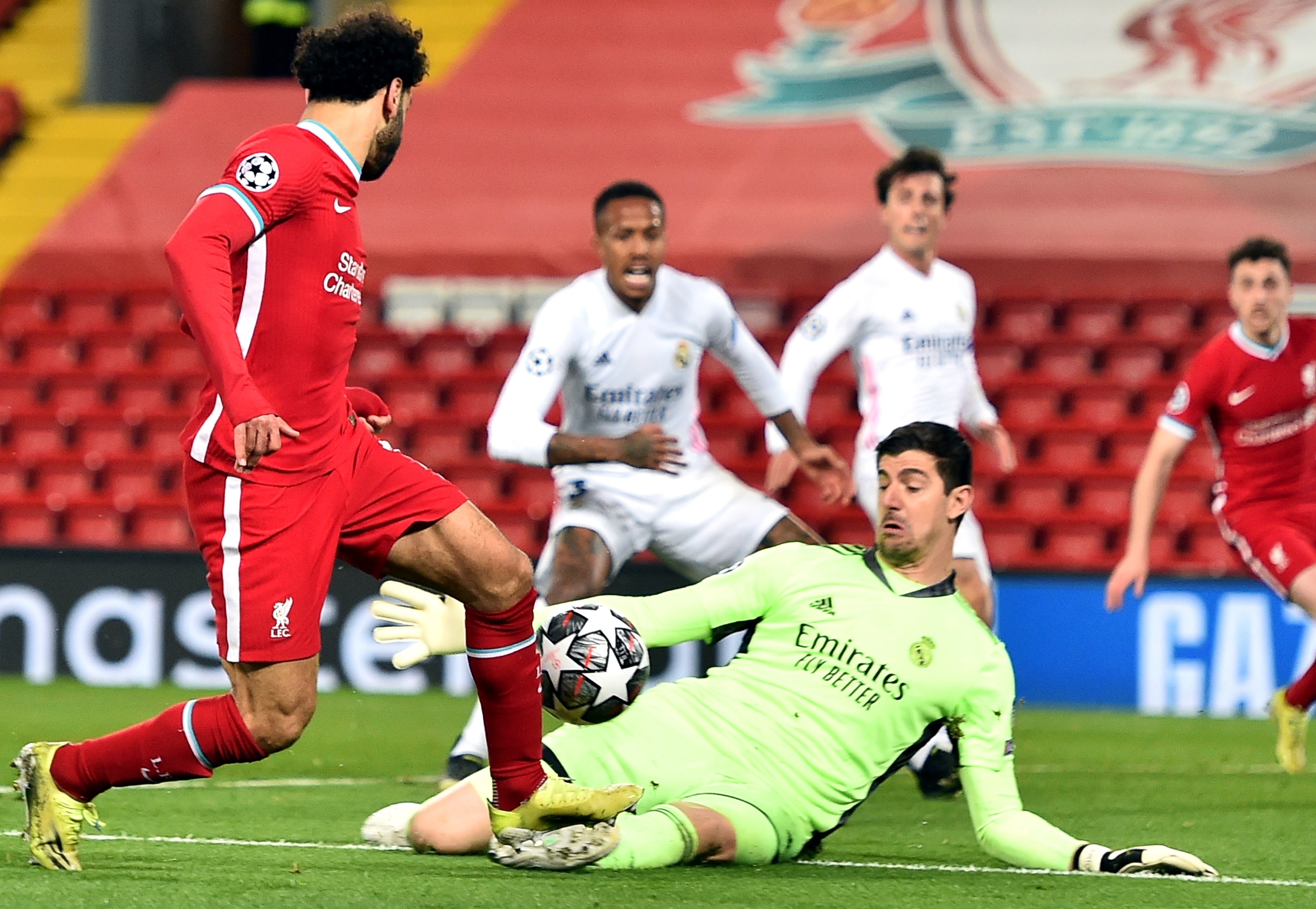 Real Madrid sufrió para eliminar al Liverpool pero se metió en semifinales de Champions