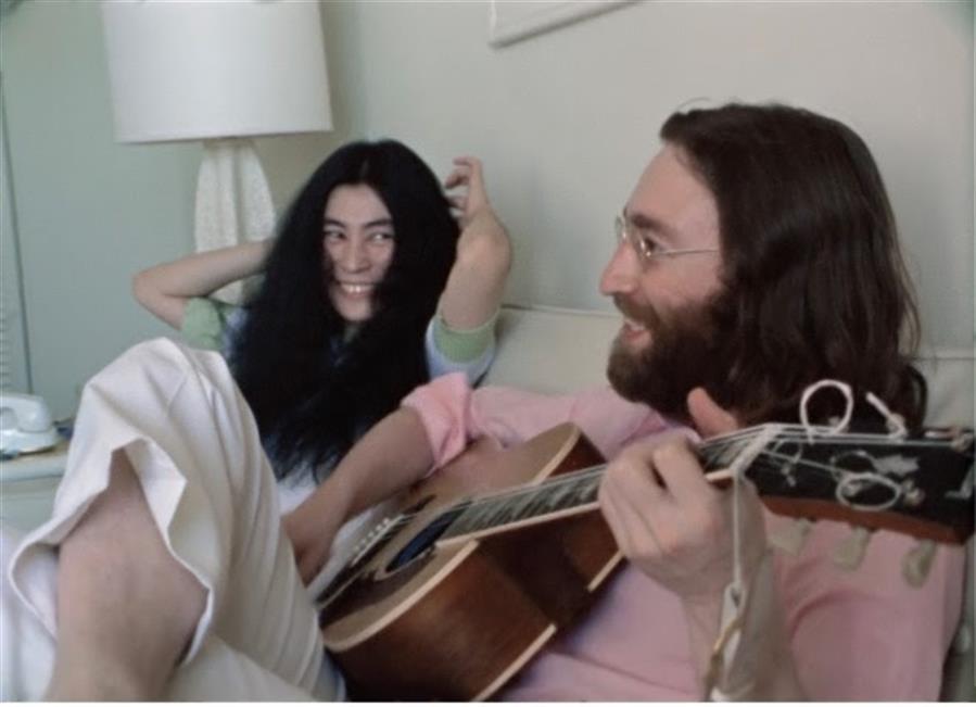 ¡Hermoso! Publican video inédito del “Give Peace A Chance” de John Lennon y Yoko Ono