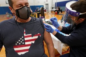 EEUU aplicó en un sólo día más de cuatro millones de vacunas contra el coronavirus