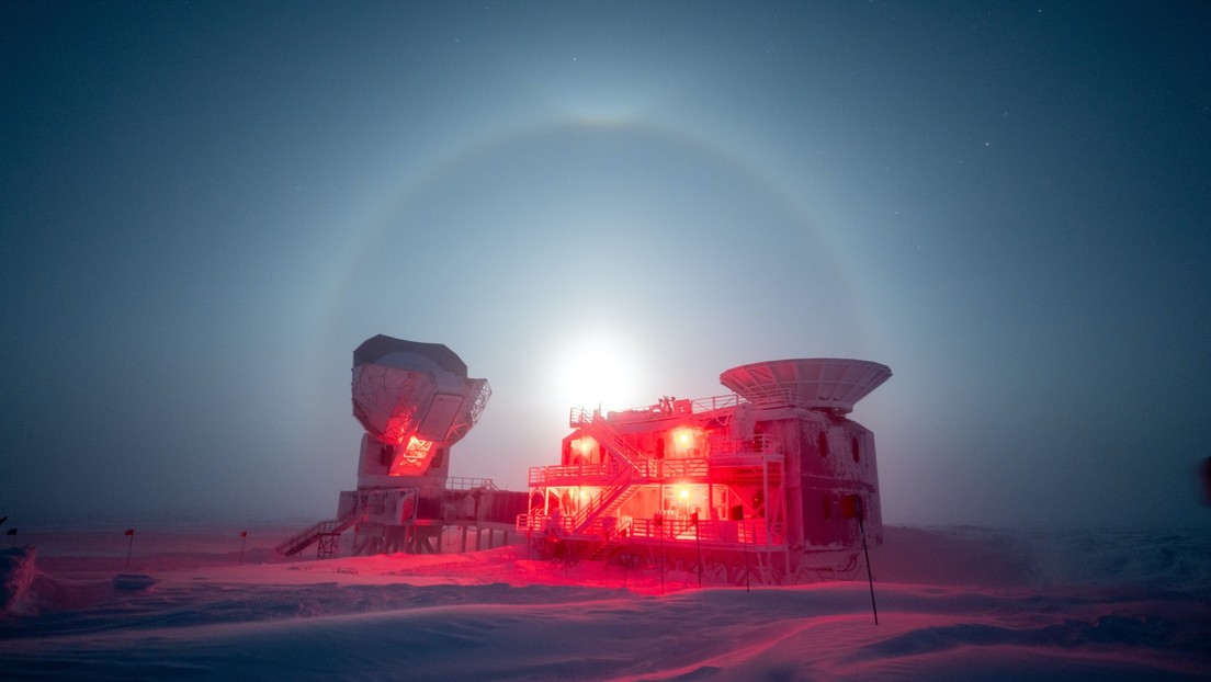 Fotógrafo captó raro fenómeno en la Antártida, con la Luna rodeada por un espectacular halo