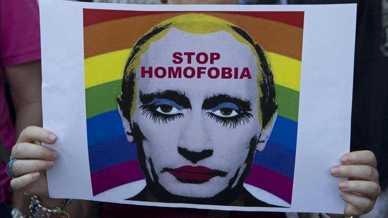 Putin, “macho ruso” que prohibió el matrimonio igualitario y acorrala a la comunidad Lgbti+