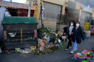 Las calles de La Paz, en Bolivia, se llenan de basura por huelga salarial de trabajadores