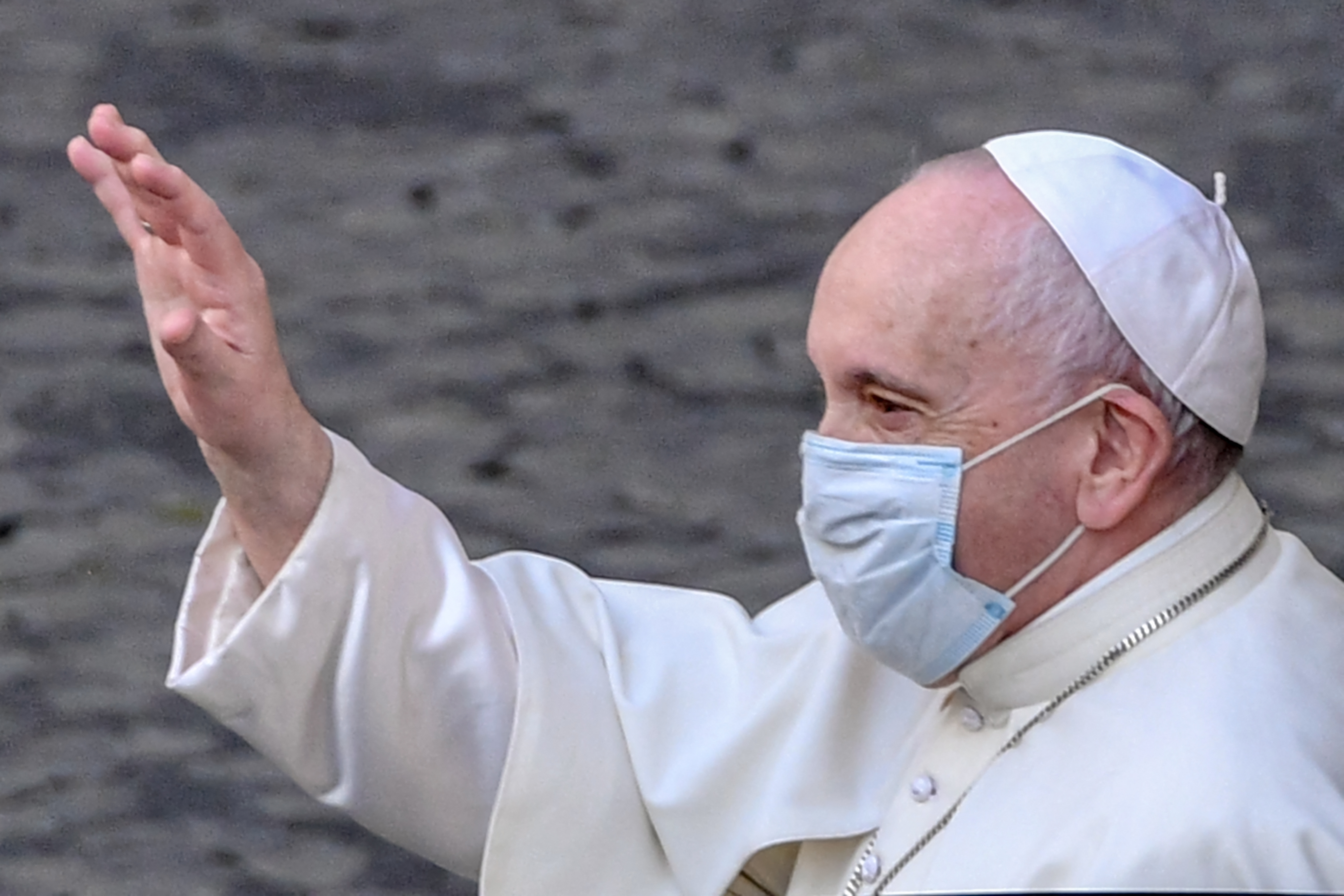 El papa Francisco retoma las audiencias generales tras su operación