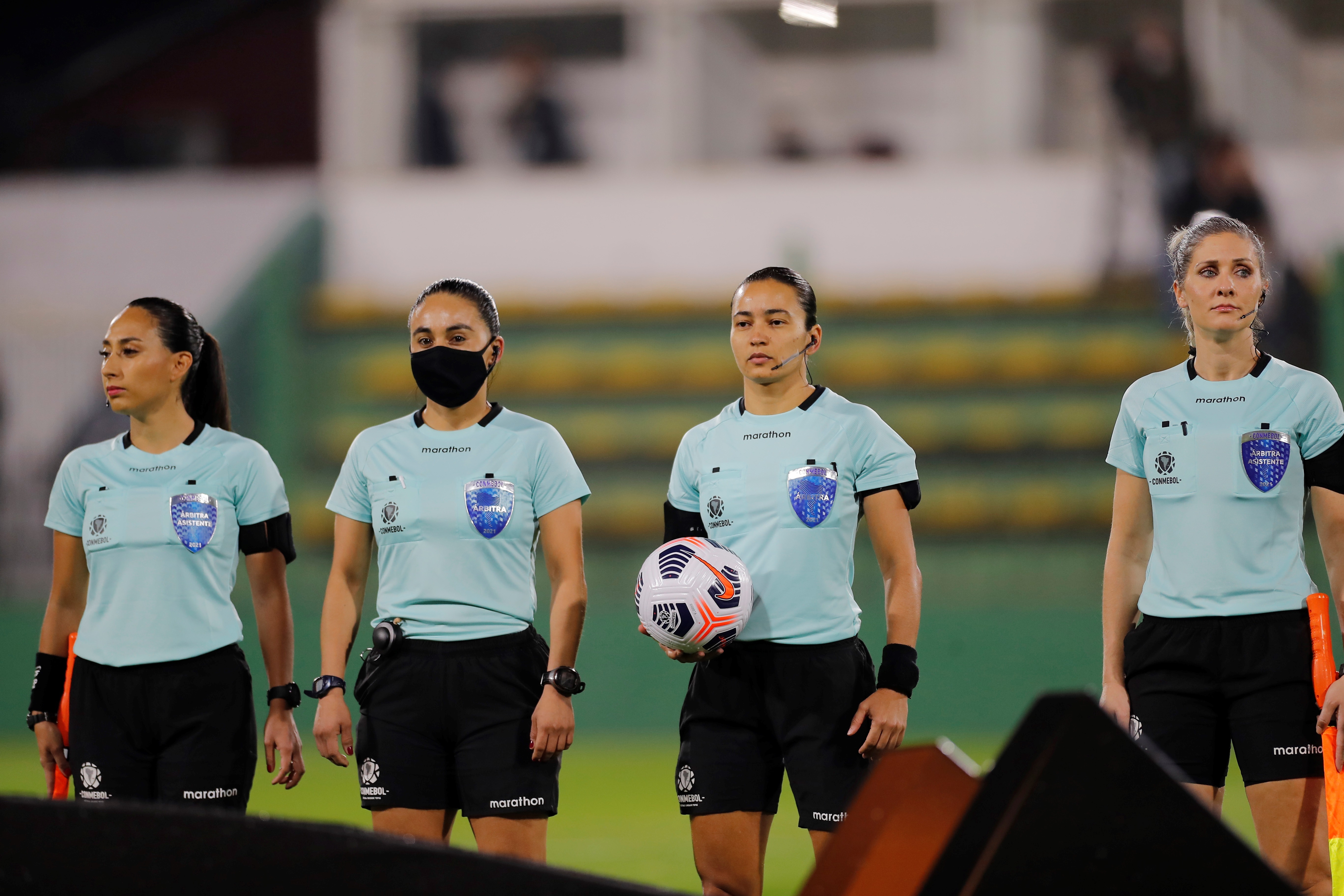 La Copa Libertadores tuvo su primer partido con cuatro mujeres en el arbitraje