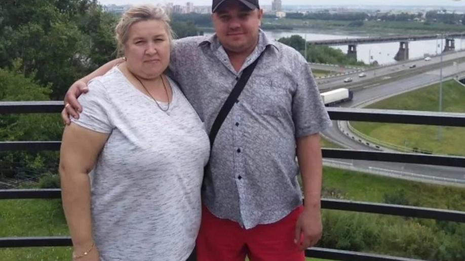 Tragedia en Rusia: Murió asfixiado mientras dormía luego que su esposa se le sentara encima