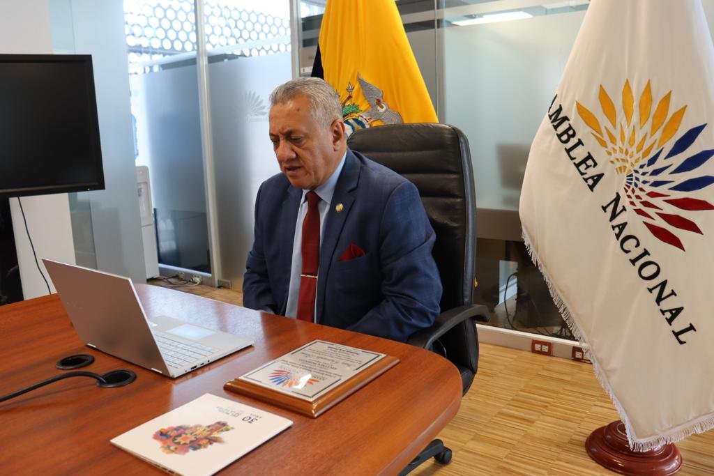 Asambleísta Fernando Flores repudió que Correa se esconda en Venezuela mientras es solicitado por Interpol