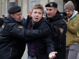 Los padres del periodista bielorruso detenido piden ayuda para su liberación