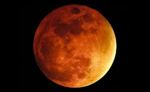 Vuelve la “superluna roja” para recordar valor de la exploración espacial