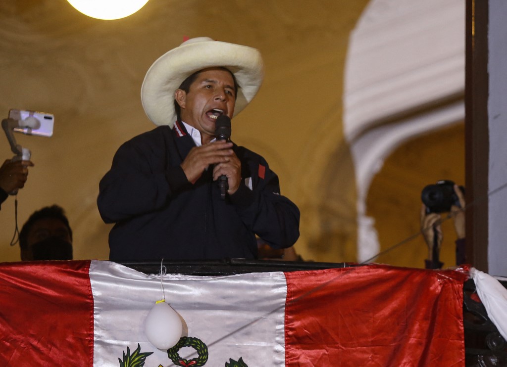 Con el 100 por ciento de las actas procesadas, Castillo sigue sobre Fujimori en Perú
