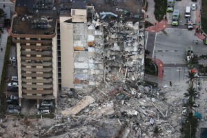Al menos 99 personas permanecen desaparecidas tras derrumbe de edificio en Florida
