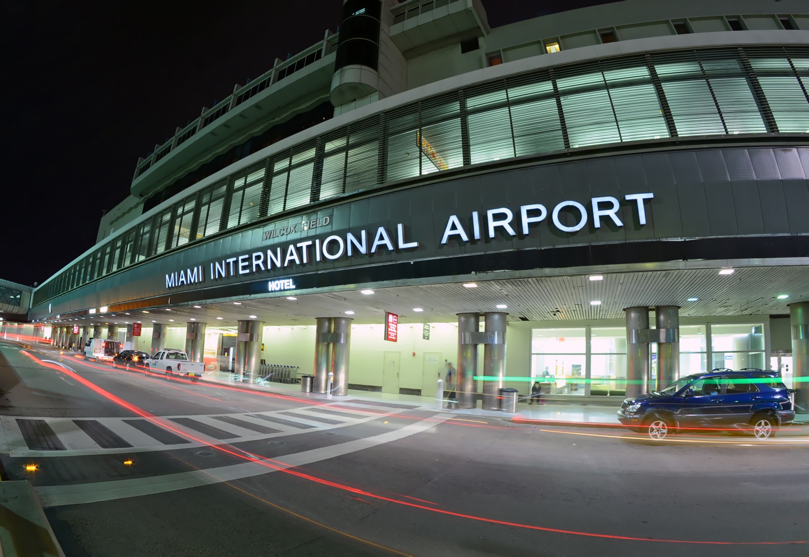 Hondureña da a luz en el aeropuerto de Miami y llama a su hija como sus siglas (VIDEO)