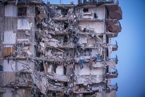 Impresionante: El antes y después del edificio residencial colapsado en Miami (FOTOS)