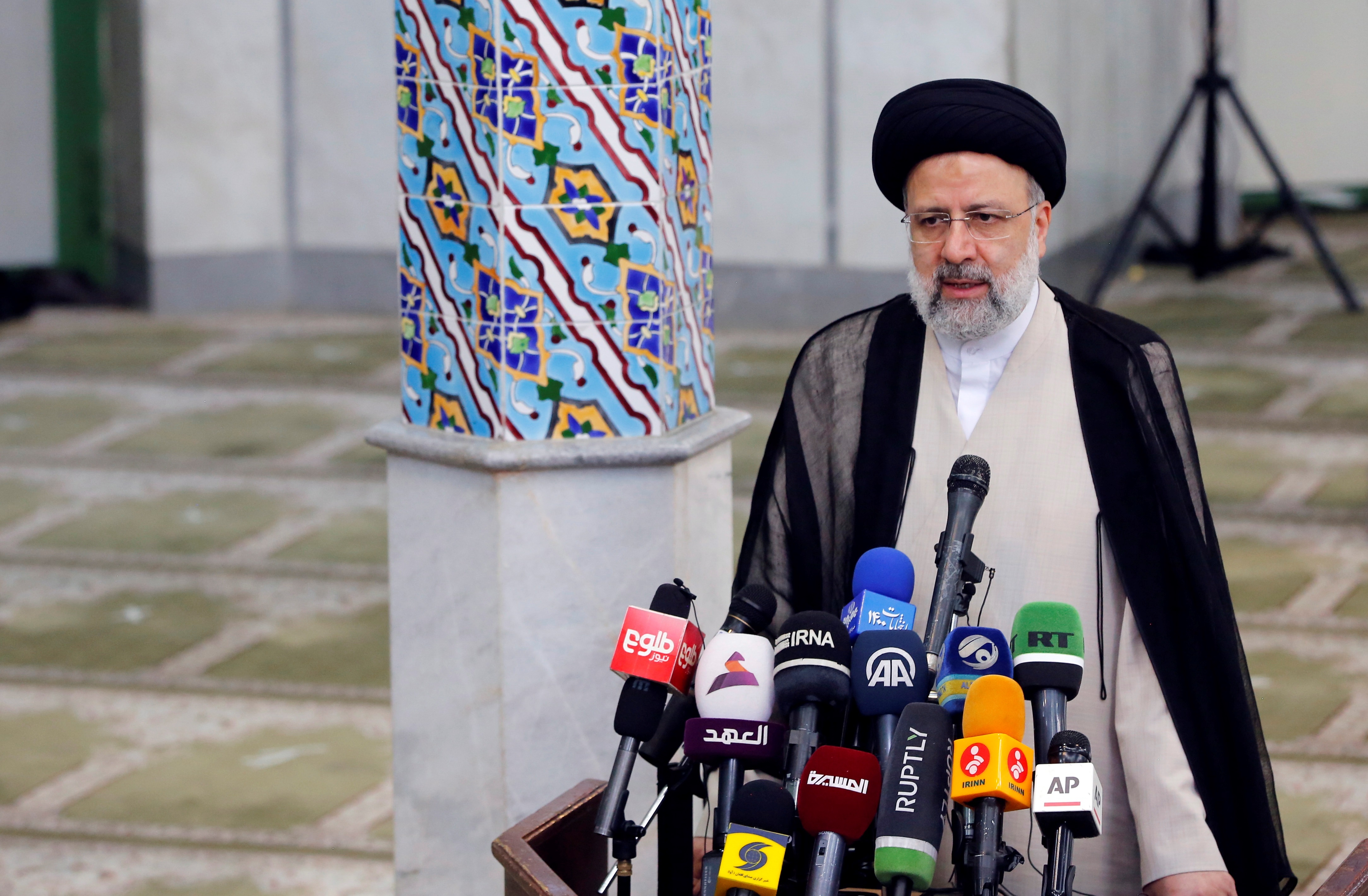 El ultraconservador Raisí gana de forma aplastante las presidenciales de Irán