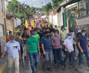 Vecinos de Petare exigieron vacunas contra el Covid-19 para todos los venezolanos este #13Jun (FOTOS)
