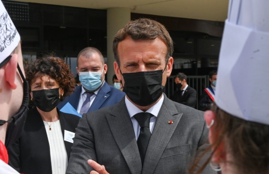 Un hombre abofeteó al presidente francés, Emmanuel Macron (Video)
