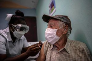 Solo el 22% de la población en Cuba ha recibido una dosis de las vacunas desarrolladas en la isla contra el Covid-19