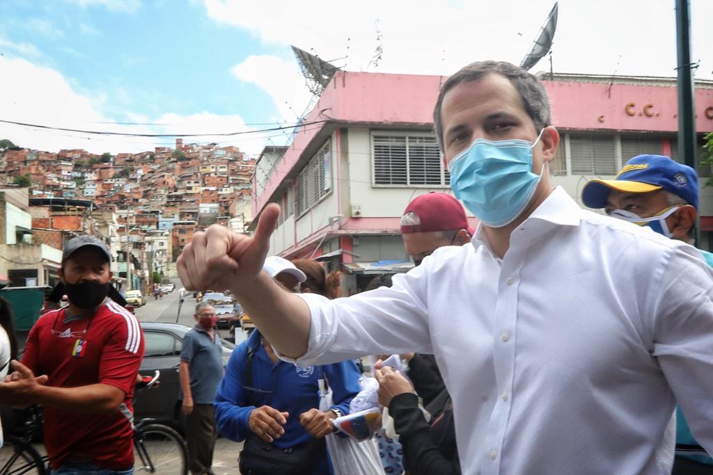 Juan Guaidó visitó el sector de El Cementerio en Caracas llevando el mensaje del Acuerdo de Salvación Nacional (Fotos)