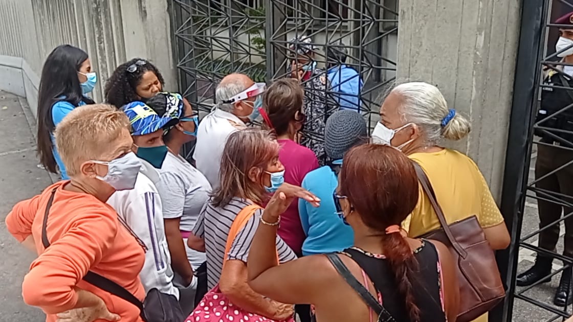 Caraqueños protestaron en Cantv exigiendo derogar tarifas dolarizadas (Fotos + video)