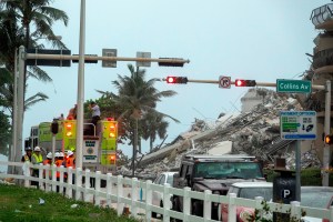 Subieron a tres los muertos por derrumbe de edificio residencial en Miami