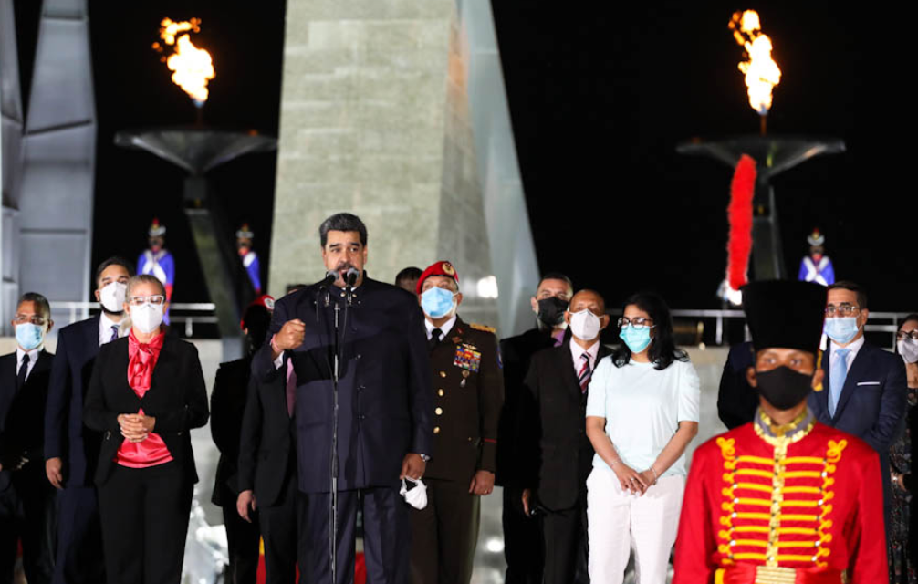 Maduro celebró con fuegos artificiales los triunfos de próceres ajenos al chavismo